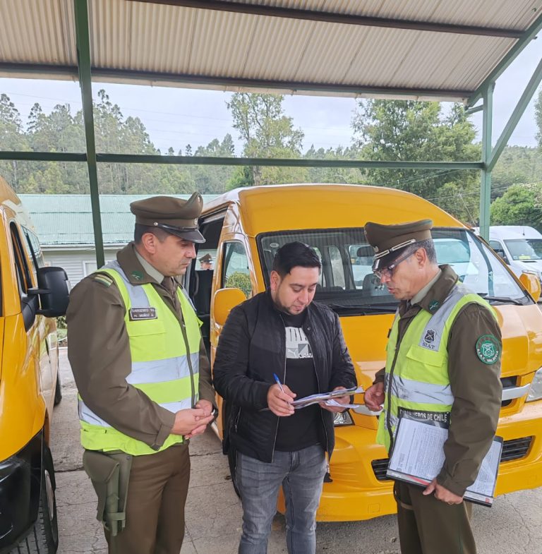 Inician fiscalizaciones a furgones escolares en Los Ríos