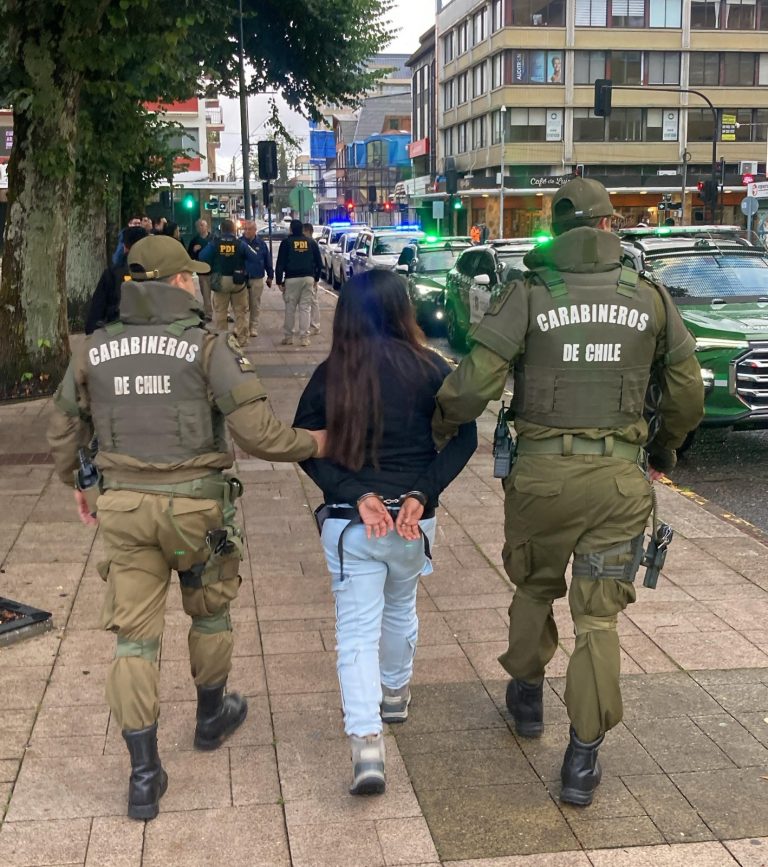Carabineros detiene en Valdivia a joven prófuga con tres órdenes de aprehensión vigentes