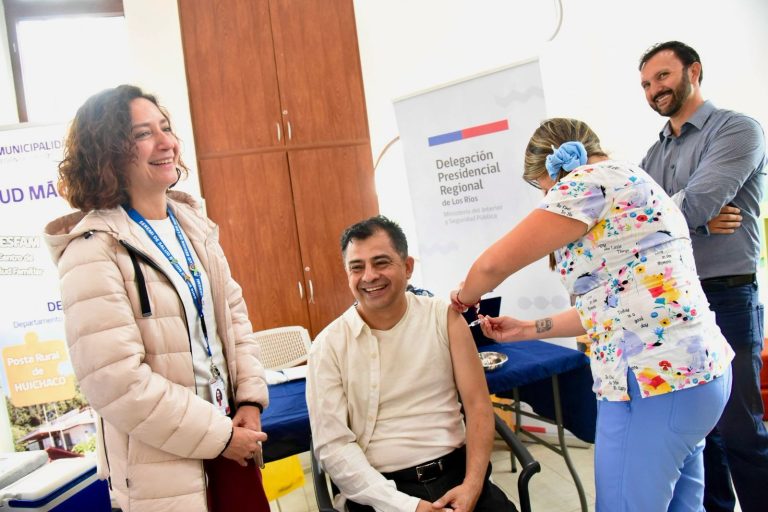 En Máfil autoridades reforzaron llamado a vacunarse contra la influenza y prevenir enfermedades en invierno