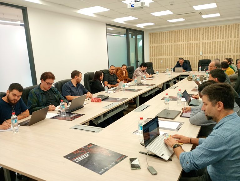 Seminario internacional en UACh analizó desafíos de la globalización y las economías regionales