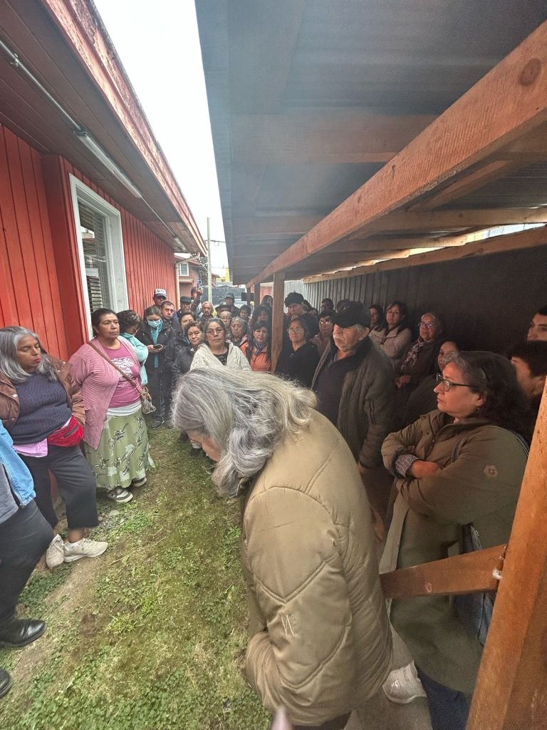 100 familias protestaron en las oficinas de Serviu en La Unión por problemas en sus subsidios habitacionales