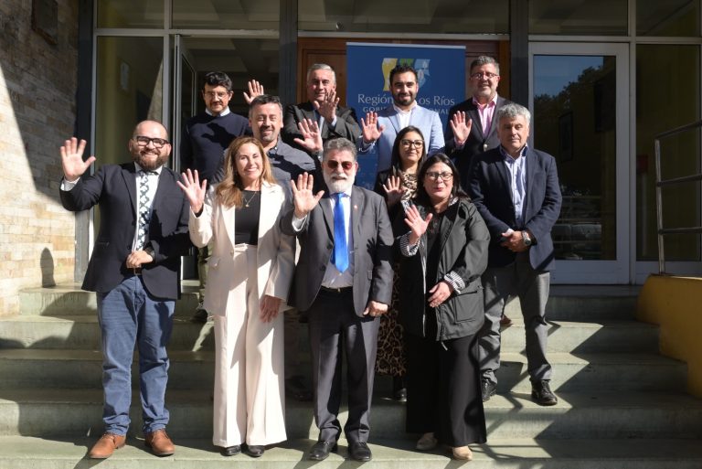 Gobernador Cuvertino presentó al nuevo equipo directivo del Gobierno Regional de Los Ríos