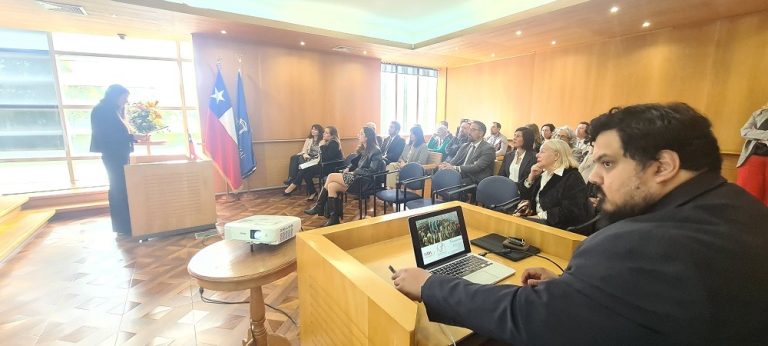 Fiscales judiciales de la Corte de Apelaciones de Valdivia abordan factibilidad de reinserción social en el sistema carcelario