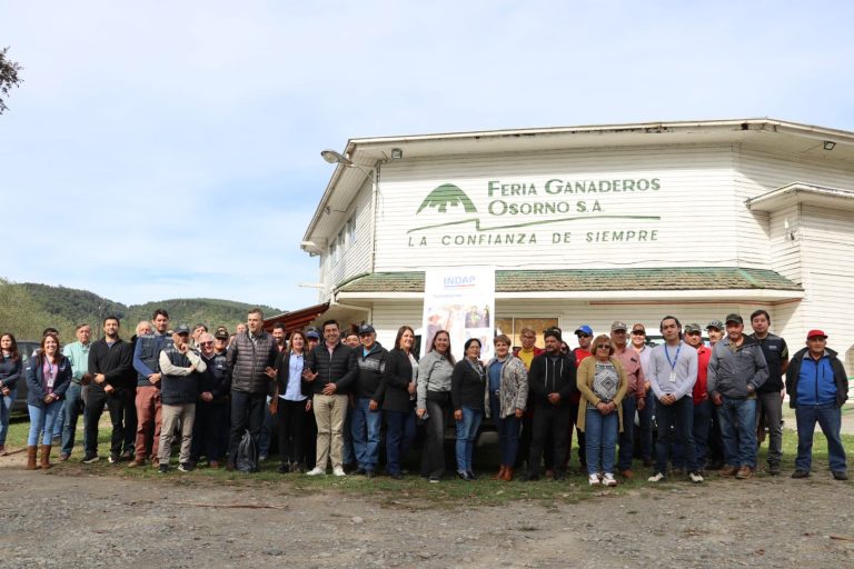 INDAP Los Ríos y FEGOSA firman convenio para fortalecer la pequeña ganadería regional