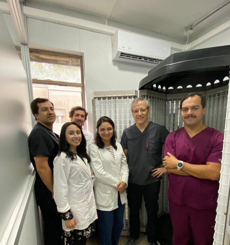Hospital Base Valdivia incorpora moderna cabina de fototerapia para el Policlínico de Dermatología
