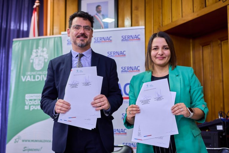 SERNAC y municipio de Valdivia firman convenio de colaboración