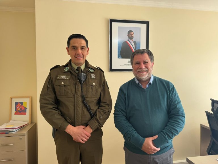 SLEP Valdivia y Carabineros coordinan esfuerzos para abordar seguridad en establecimientos educacionales