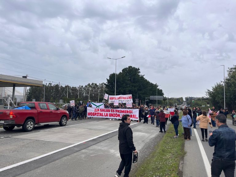 Ciudadanía se moviliza por Hospital de La Unión: exigen respuestas concretas al Gobierno