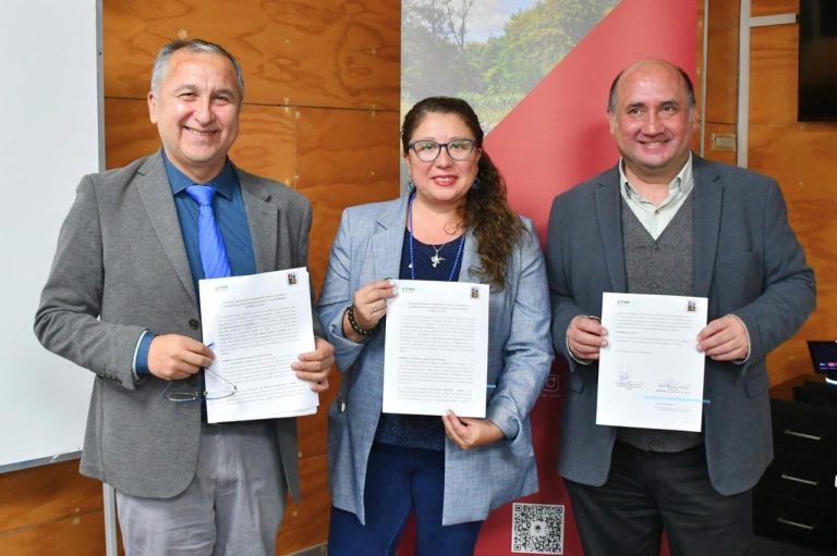 UACh y CIREN firmaron convenio que promueve la cooperación en ámbitos del conocimiento y de la investigación