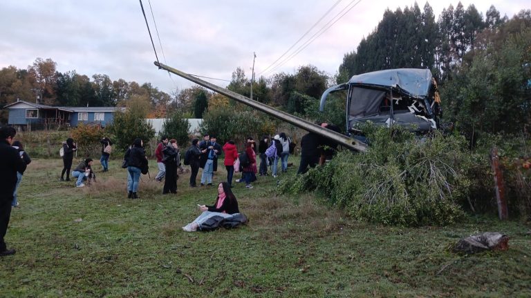 Conductor de bus Zambrano permanece grave y con riesgo vital tras colisión en la Ruta 5 Sur
