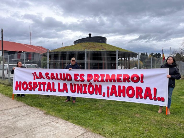 Hermetismo y molestia marcó visita de la ministra de Salud a La Unión