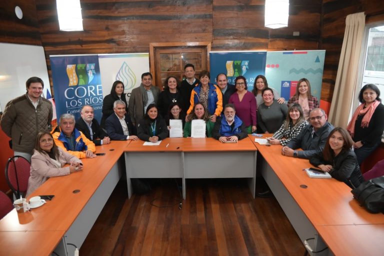 Gore Los Ríos, Serviu y Suralis firman acuerdo que permitirá a más de 500 familias acceder a casa propia