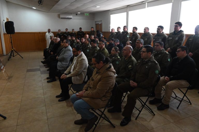 Carabineros de Los Ríos conmemoró fallecimiento del general Bernales