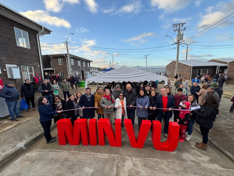 MINVU entrega 32 viviendas del Comité Valech en Valdivia