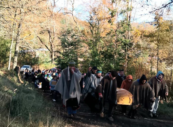 Masiva despedida mapuche a Diego Medina Calfual en territorio ancestral de Panguipulli