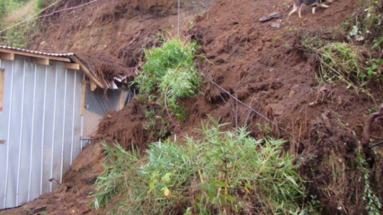 Se declara Alerta Amarilla para la comuna de Corral por remoción en masa