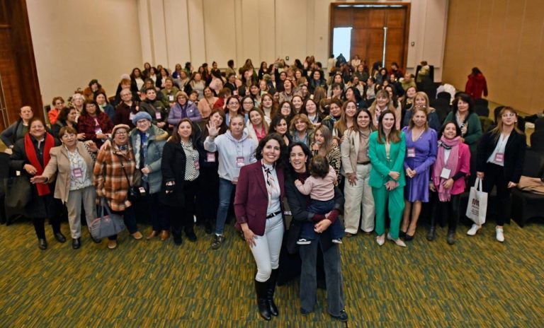 Senadora Gatica lideró exitoso seminario de mujeres líderes en Valdivia