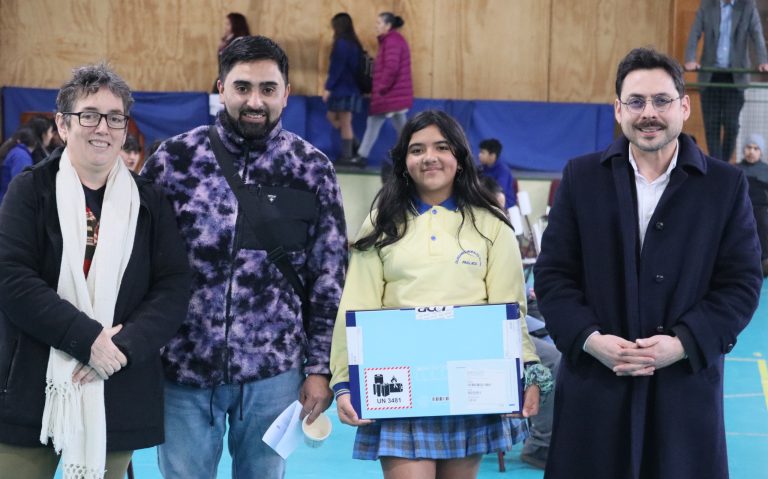 Junaeb Los Ríos realizó primera entrega regional de Becas TIC: 3.345 estudiantes recibirán un computador durante 2025