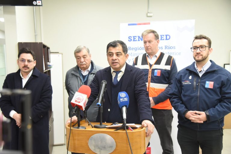 Autoridades llaman a vecinos a prepararse ante sistema frontal de viento, lluvia y nieve que afectará a la región