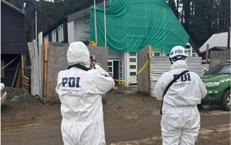 Trabajador continua en riesgo vital tras recibir impacto de batería de auto lanzada desde un cerro en Los Lagos