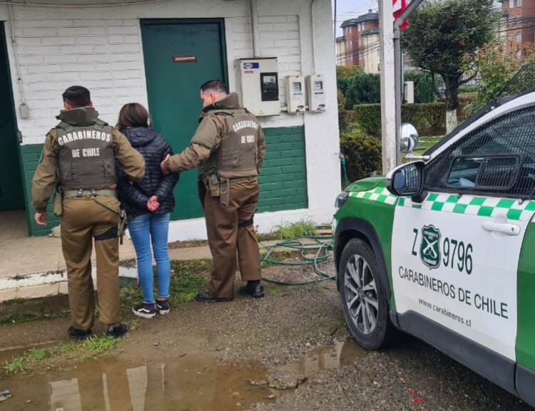 Carabineros de la Subcom. Oscar Cristi Gallo detuvo a mujer con amplio prontuario y orden para cumplir condena