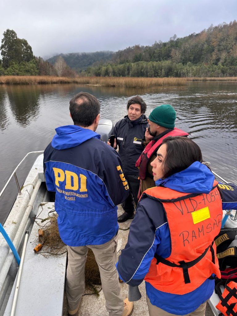 Retiran red de pesca ilegal en el Santuario de la Naturaleza Río Cruces y Chorocamayo gracias a operativo liderado por CONAF