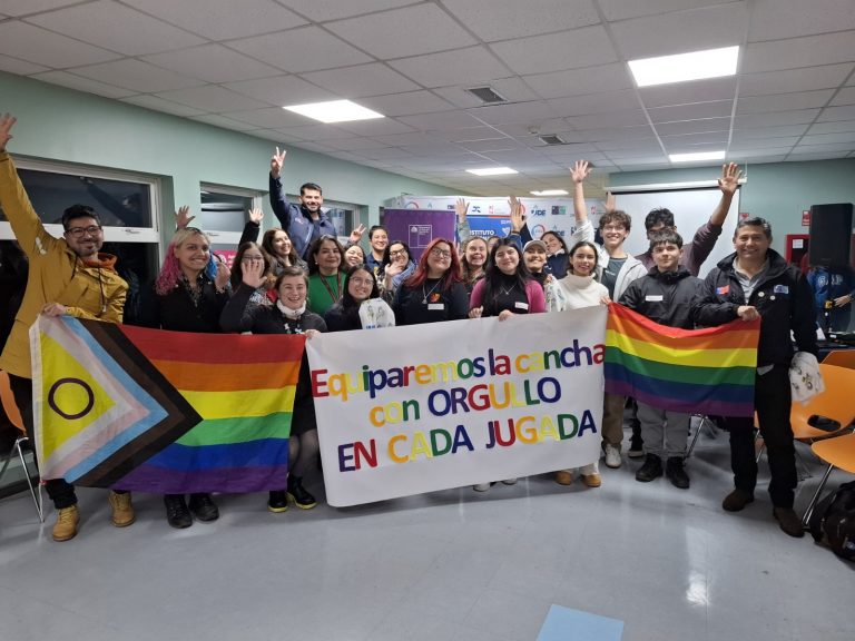 Jóvenes de Valdivia conmemoran el Día del Orgullo LGBTQ+ con conversatorio