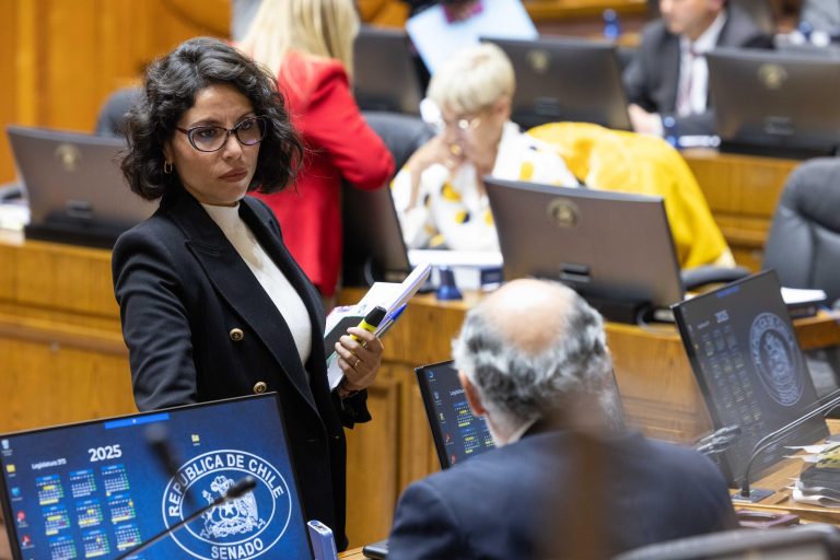 Tras denuncia de senadora Gatica por escáner guardado sin usar en La Unión: Contraloría da 30 días al hospital para resolver situación