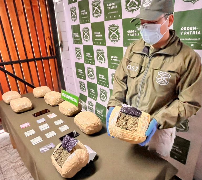 Prisión preventiva para extranjeros indocumentados que trasladaban droga en un bus