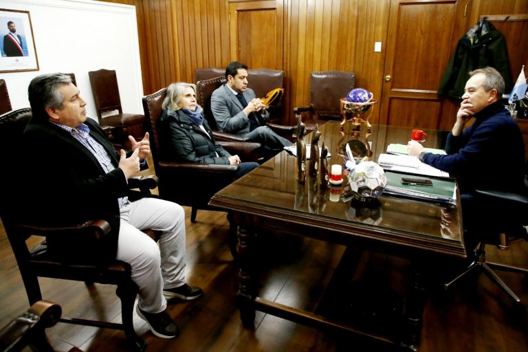 Delegada Alejandra Álamos se reúne con alcalde de Río Bueno en el marco de solución por acceso hídrico