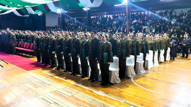 Carabineros premió a egresados del Grupo Valdivia