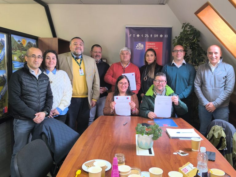 CONADI Los Ríos firma convenios con SAG y Bienes Nacionales para agilizar subdivisión y saneamiento de tierras indígenas