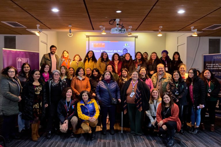 Los Ríos constituye la primera Mesa Regional de Mujeres Cuidadoras 