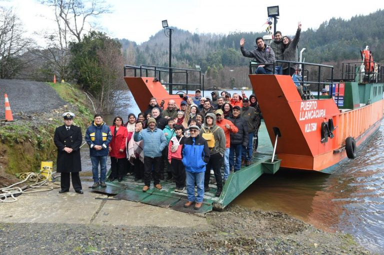 Barcaza recibe nombre local y refuerza compromiso birregional