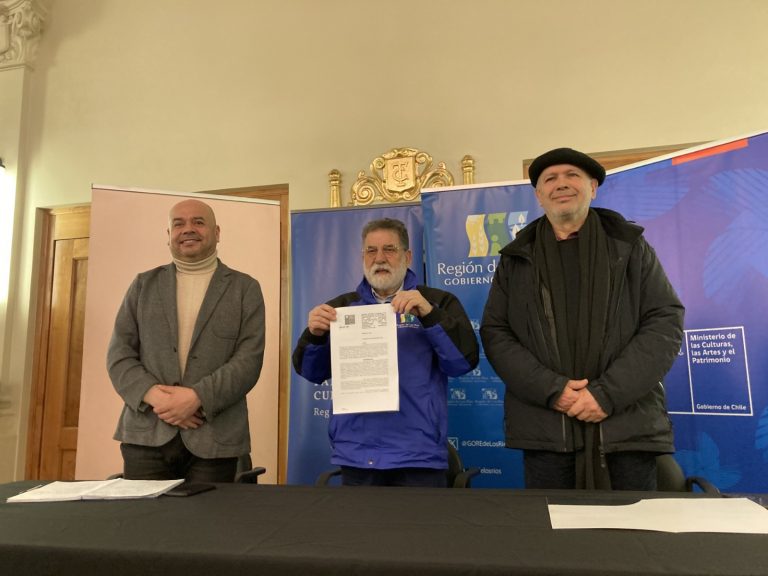 Seremi de las Culturas oficializó entrega de $300 millones a Teatro Regional Cervantes