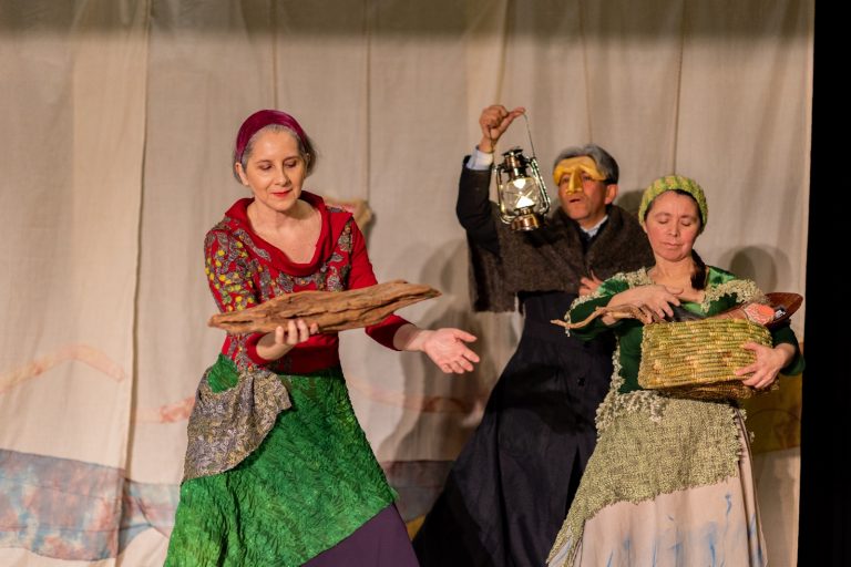 Teatro Periplos revive la travesía de Julia, niña yagán, en gira gratuita por Los Ríos