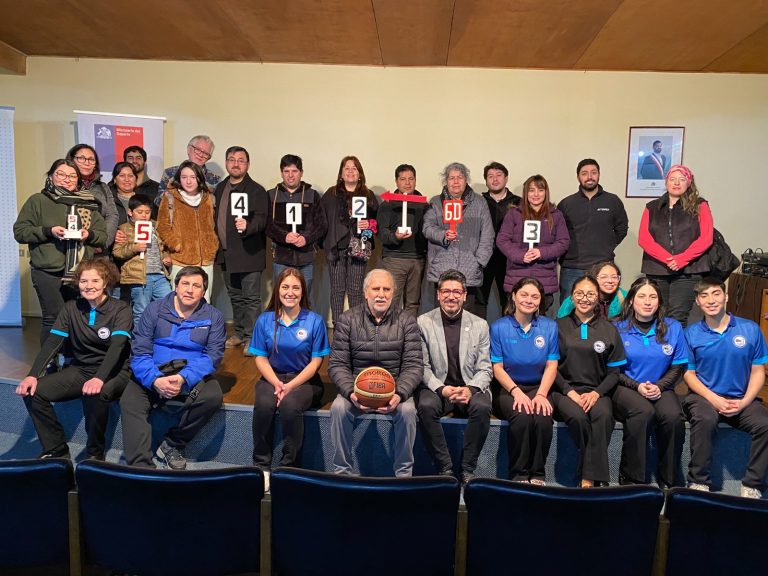 Apoderados del básquetbol valdiviano participaron en charla sobre habilidades parentales 