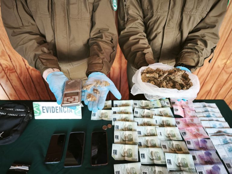 Carabineros detiene a tres individuos por microtráfico en Río Bueno
