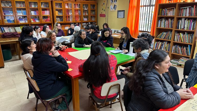 En Colegio Teniente Merino se realizó diálogo sobre ciudadanía digital con estudiantes