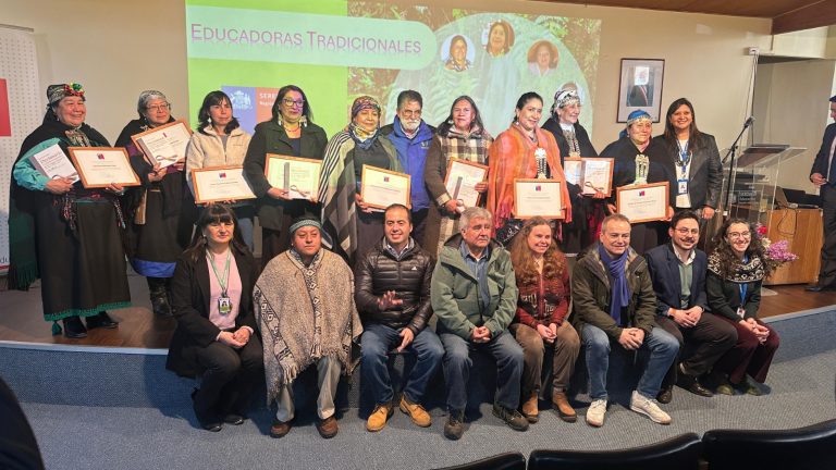 Día Internacional de la Mujer Indígena: entregan reconocimiento a diez educadoras tradicionales de Los Ríos
