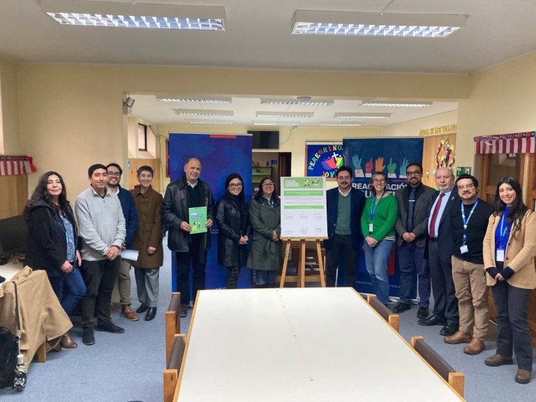 Servicios públicos firmaron compromiso con la educación patrimonial en Los Ríos