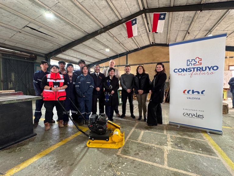 Dos liceos técnicos de Los Ríos se adjudicaron el fondo concursable Construyo mi Futuro 2025 para mejorar su equipamiento