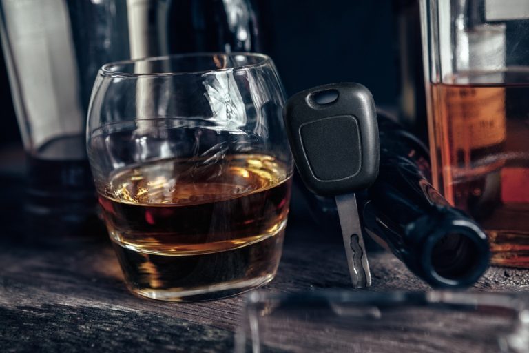 La pésima mezcla de beber y conducir