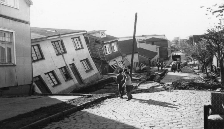 Nuevo libro rescata cien historias olvidadas del gran terremoto de 1960