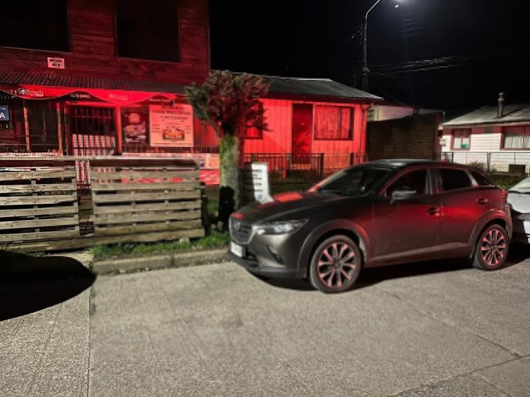 En prisión preventiva quedó hombre que intentó robar un vehículo en la comuna de Los Lagos: fue detenido por las víctimas