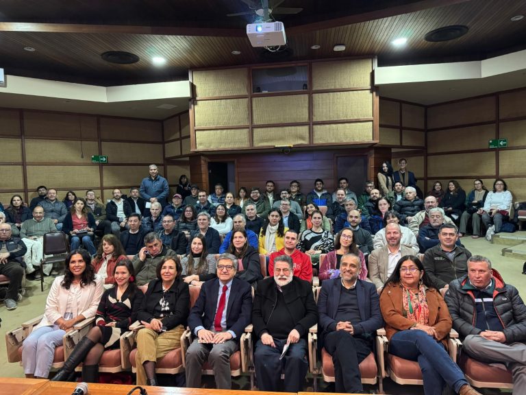 Los Ríos y La Araucanía firman Acuerdo de Producción Limpia para potenciar el bosque nativo