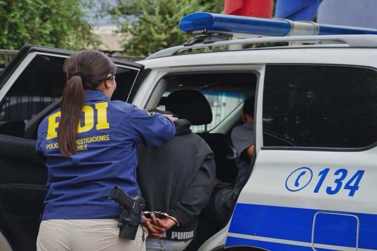 Tres hombres detenidos por tráfico de drogas tras intentar huir de la PDI en La Unión