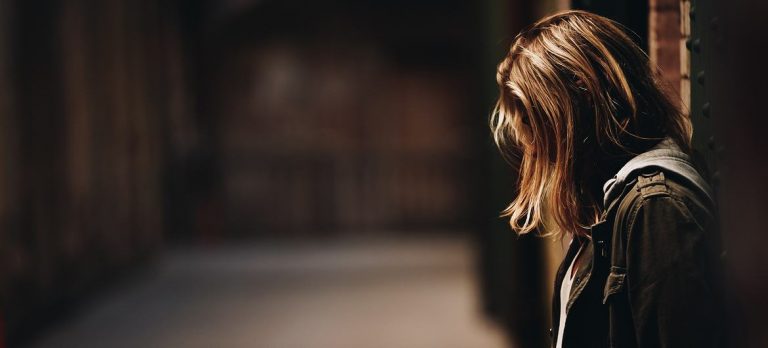 En Primavera, el silencio duele más