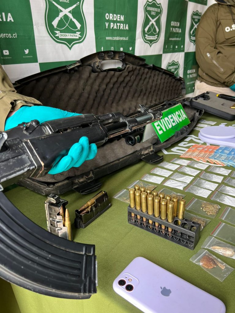 Fiscalía de Los Ríos y OS7 desarticulan foco de tráfico de drogas y decomisan armas en Panguipulli
