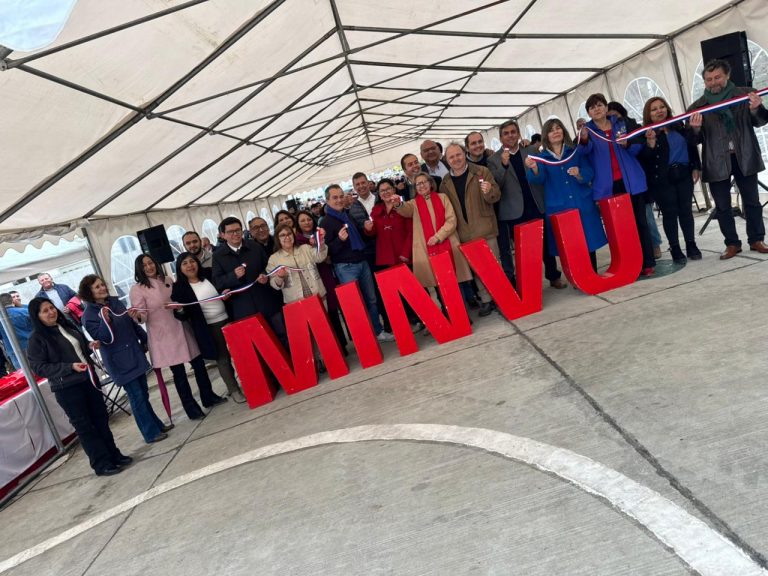 MINVU entregó 100 viviendas en Río Bueno con una inversión de más de 5 mil millones de pesos